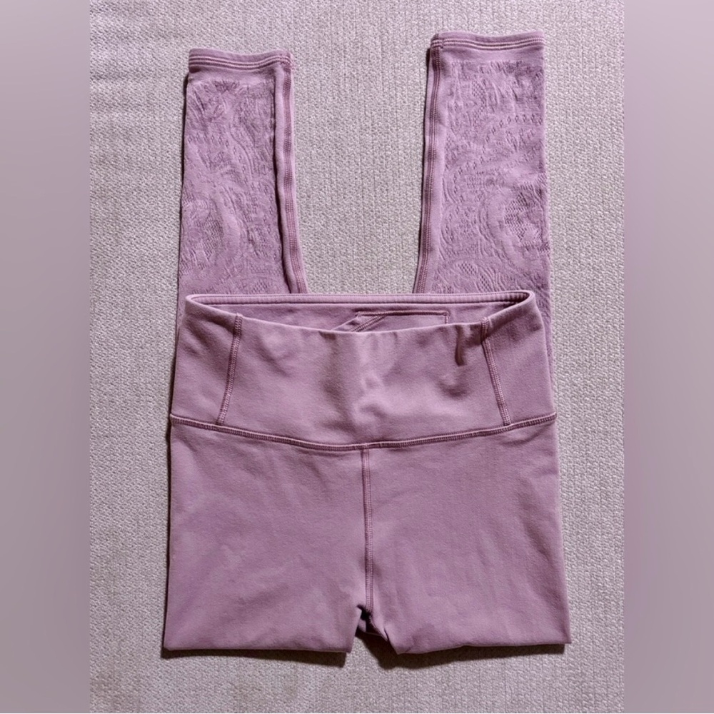 Lululemon Reveal Crop Zen Expression Leggings – Mauve, Size 6 ✨